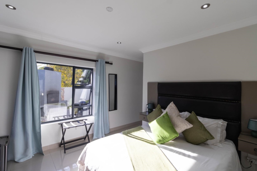 7 Bedroom Property for Sale in Sandbaai Western Cape